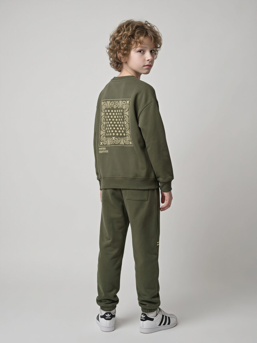 Boys Army Green Paisley Back Print Crewneck Sweatshirt & Letter Jogger Pants 2 Piece
